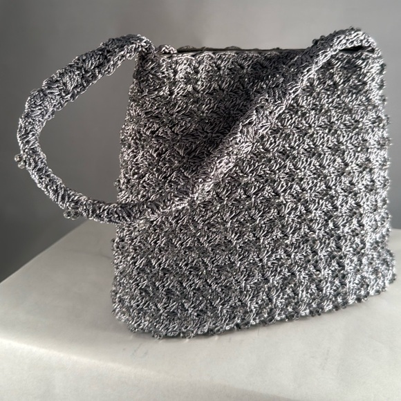 The perfect gray beaded crocheted hand bag. - Picture 5 of 5